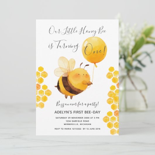 Onze kleine honingbij wordt één verjaardag kaart (Staand voorkant)