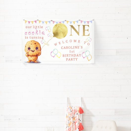 Onze kleine koekje draaien een leuke 1e verjaardag spandoek (Insitu)