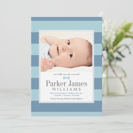 Onze kleine Man Aqua Blue Knappe Baby Boy Geboorte Aankondiging (Staand voorkant)