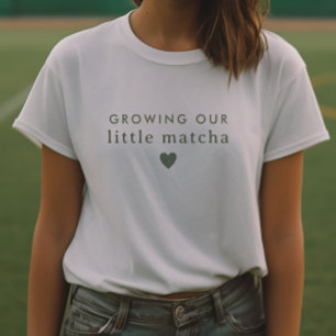 Onze kleine matcha mama in wording t-shirt