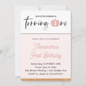 Onze kleine pompoen draaien een eerste verjaardag kaart (Voorkant)