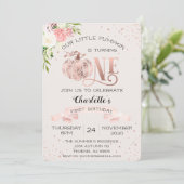 Onze kleine pompoen draaien één eerste verjaardag kaart (Staand voorkant)