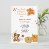 Onze kleine pompoen is het draaien van een herfst  kaart (Staand voorkant)