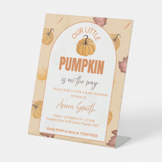 Onze Kleine Pompoen Komt Aankondiging Baby Shower Reclamebord Met Voetstuk