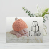 Onze Kleine Pompoen Zachte Zwarte Geboorteaankondi Aankondiging (Staand voorkant)