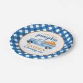 Onze kleine pompoenblauwe vrachtwagen op de eerste papieren bordje (Gekanteld)