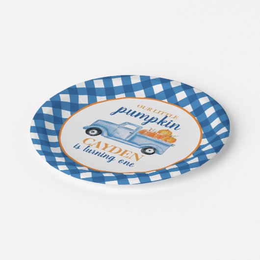 Onze kleine pompoenblauwe vrachtwagen op de eerste papieren bordje (Gekanteld)