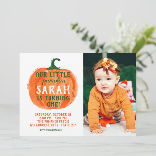 Onze kleine pompoenfotouitnodiging kaart (Staand voorkant)