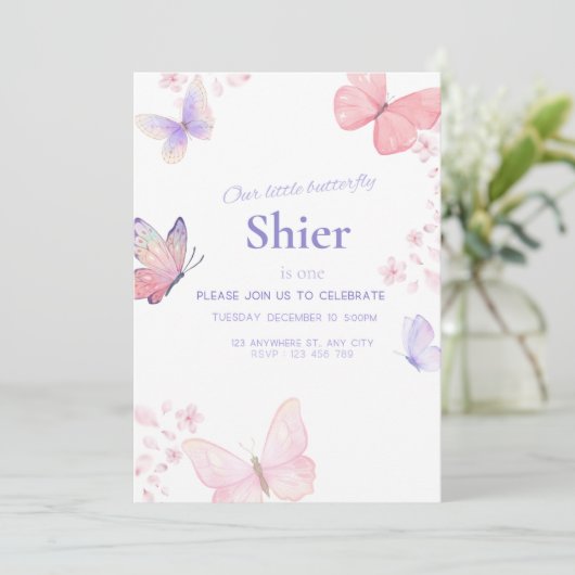 Onze kleine vlinder 1e verjaardag uitnodiging (Staand voorkant)