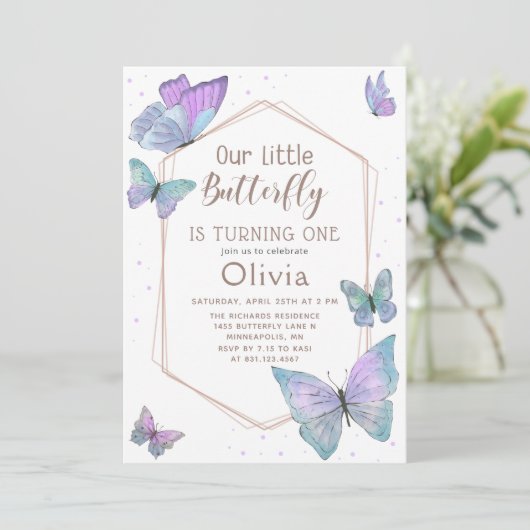 Onze kleine vlinder meisjes verjaardag uitnodiging (Staand voorkant)