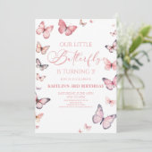 Onze kleine vlinder zacht roze verjaardagsfeest kaart (Staand voorkant)