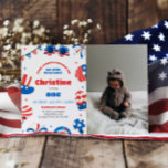 Onze kleine voetzoeker 1e verjaardag party foto kaart<br><div class="desc">Perfect voor een Onafhankelijkheidsdag of 4 juli feest, deze uitnodiging geeft de geest van de zomer weer. Met levendige rode, witte en blauwe kleuren en charmante sterren en strepen zet het de toon voor een patriottische bash. Laat iedereen weten dat onze kleine voetzoeker er eentje aan het draaien is met...</div>