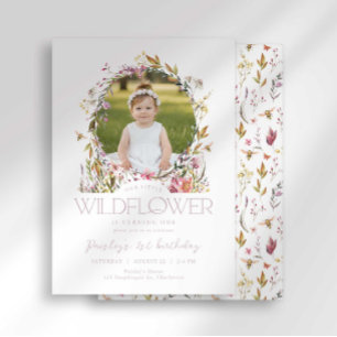 Onze Kleine Wilde Bloem Foto Verjaardagsuitnodigin Kaart