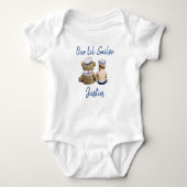 Onze Kleine Zeiler Persoonlijke Baby Jongen Romper (Voorkant)