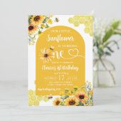 Onze kleine zonnebloem wordt één honing verjaardag kaart (Staand voorkant)