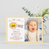 Onze kleine zonneschijn is een Schattigee verjaard Kaart (Staand voorkant)