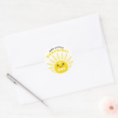 Onze kleine zonneschijn ronde sticker (Envelop)