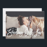 Onze liefdeshand gebeletterde Valentijnsdag II stu Feestdagenkaart<br><div class="desc">Moderne en grillige "verzenden van onze liefde" foto Valentijnsdag platte kaart met handgeschreven script overlay "verzenden van onze liefde" met hartenpatroon. De perfecte kaart voor Valentijnsdag,  feestdagen en als bedankje.</div>