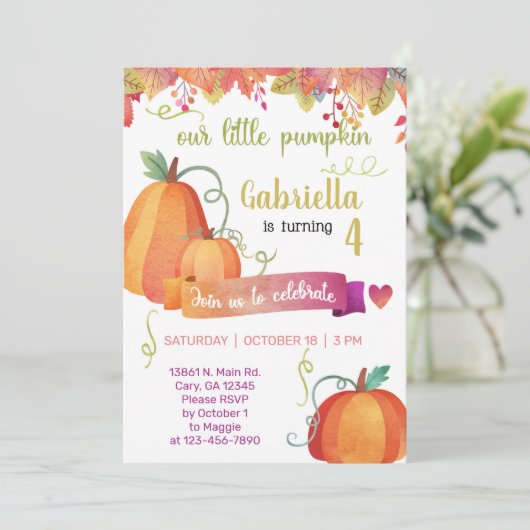 Onze lieve kleine pompoenmeisje komt uit op haar v kaart (Staand voorkant)