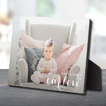 ONZE LOVE Script Tabletop Easel Foto Fotoplaat<br><div class="desc">Dit charmerende tabletop fotoplaque heeft een ingebouwd pakket voor een fraaie weergave van uw favoriete foto. Kenmerkt het woord OUR LOVE in een mooi wit manuscript (kan worden geschrapt of worden veranderd) en om het even welke andere informatie u wilt omvatten. Creëer een groot belang om cadeaus te geven of...</div>