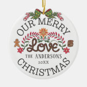 Onze Merry LOVE Kerstmis Gepersonaliseerde Familie Keramisch Ornament (Voorkant)