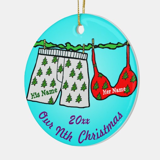 Onze negende kerst keramisch ornament (Links)