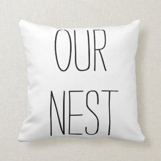 "Onze nestcel" Rae Dunn geïnspireerd door Pillow Kussen