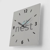 Onze nestgrijze typografie met twee vogels vierkante klok (Hoek)