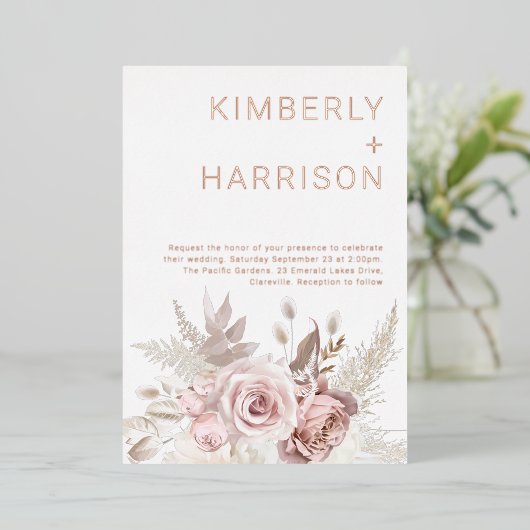 Onze prachtige bruiloft: Roze Goud & Blush Bloemen Folie Uitnodiging (Staand Voorkant)