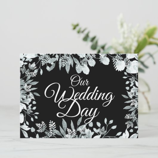 Onze Trouwdag Tuin Bloemen Wit Typografie Kaart (Staand voorkant)