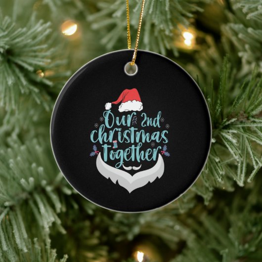 Onze tweede Kerstmis samen met een paar kerels. Keramisch Ornament (Boom)