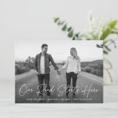 Onze weg begint hier Foto Verloving aankondiging (Staand voorkant)