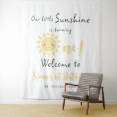 Onze zonneschijn verandert een schattige verjaarda wandkleed (In situ)