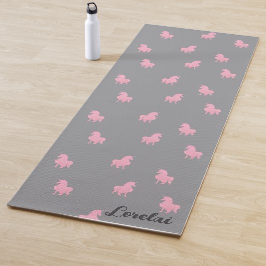 Onzichtbare Roze Eenhoorn op Grijs Yogamat (In situ)