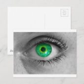 Oog met groene iris bekijkt het concept viewer mac briefkaart (Voorkant / Achterkant)