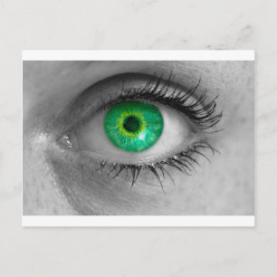 Oog met groene iris bekijkt het concept viewer mac briefkaart