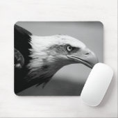 Oogoog van zwarte en witte arend muismat (Met muis)
