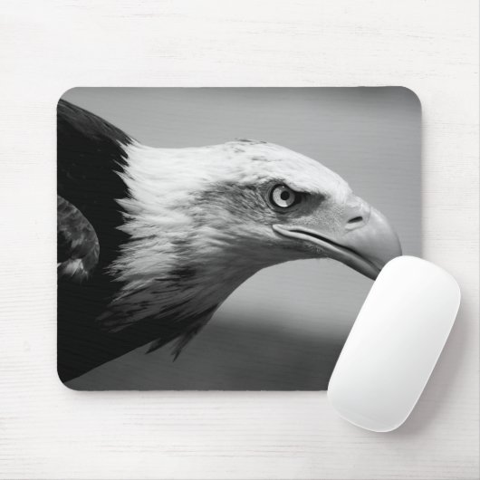 Oogoog van zwarte en witte arend muismat (Met muis)