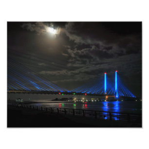 Oogst Moon over de Indische rivierbrug Foto Afdruk