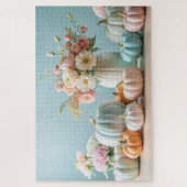 Oogst Pastelkleurige Pompoenen en Bloemstukken Legpuzzel (Verticaal)