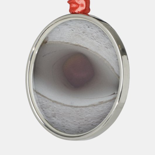 oogvormig gat, gemaakt van papier metalen ornament (Links)