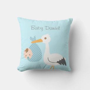 Ooievaar bezorgt decoratie voor de babyjongen nurs kussen