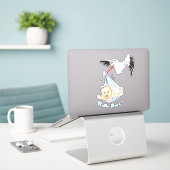 Ooievaar met Baby Funny Sticker - Aangepaste tekst (Laptop op bureau)