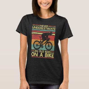 Ooit een oude man op een fiets onderschatten t-shirt