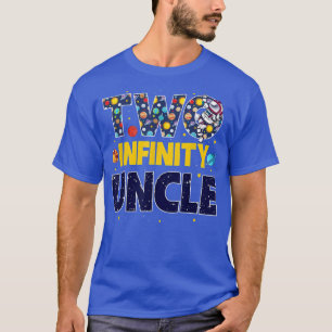 Oom-2-finiteit en verder dan geboortedag-decorptie t-shirt