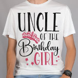 Oom van het 'Birthday Girl Squad' Aangepast T-shirt<br><div class="desc">Op zoek naar een verjaardagscadeau dat je feest compleet maakt? Kijk niet verder dan de shirten van onze verjaardagsbemanning. Deze stijlvolle t - shirts zijn perfect voor elke dag van het verjaardagsfeest. Onze overeenkomende shirten zijn een groot geschenk voor je vrienden en familie, en kunnen samen worden gedragen als een...</div>
