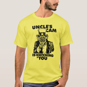 Oom's Cam kijkt naar je T-shirt