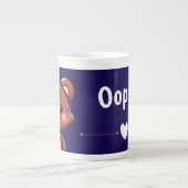 Oops Teddy Bear Specialty Mug with Heart | Cute Ka Porselein Kop (Voorkant)