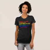 OORDEEL NIEMAND OMDAT ZE ANDERS ZONDIGEN T-SHIRT (Voorkant volledig)