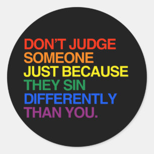 OORDEEL NIEMAND OMDAT ZE OP EEN ANDERE MANIER ZOND RONDE STICKER